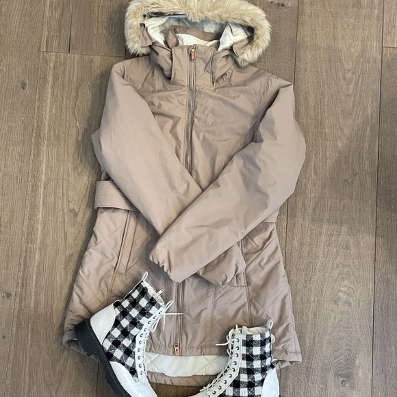 Mountain Hardwear Tan Ski Jacket with Insulated Design - Picture 12 of 16